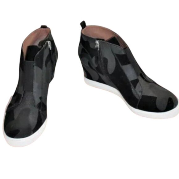 Linea Paolo Felicia Dark Gray & Black Camo Low Wedge Ankle Bootie, Size … - Picture 2 of 11